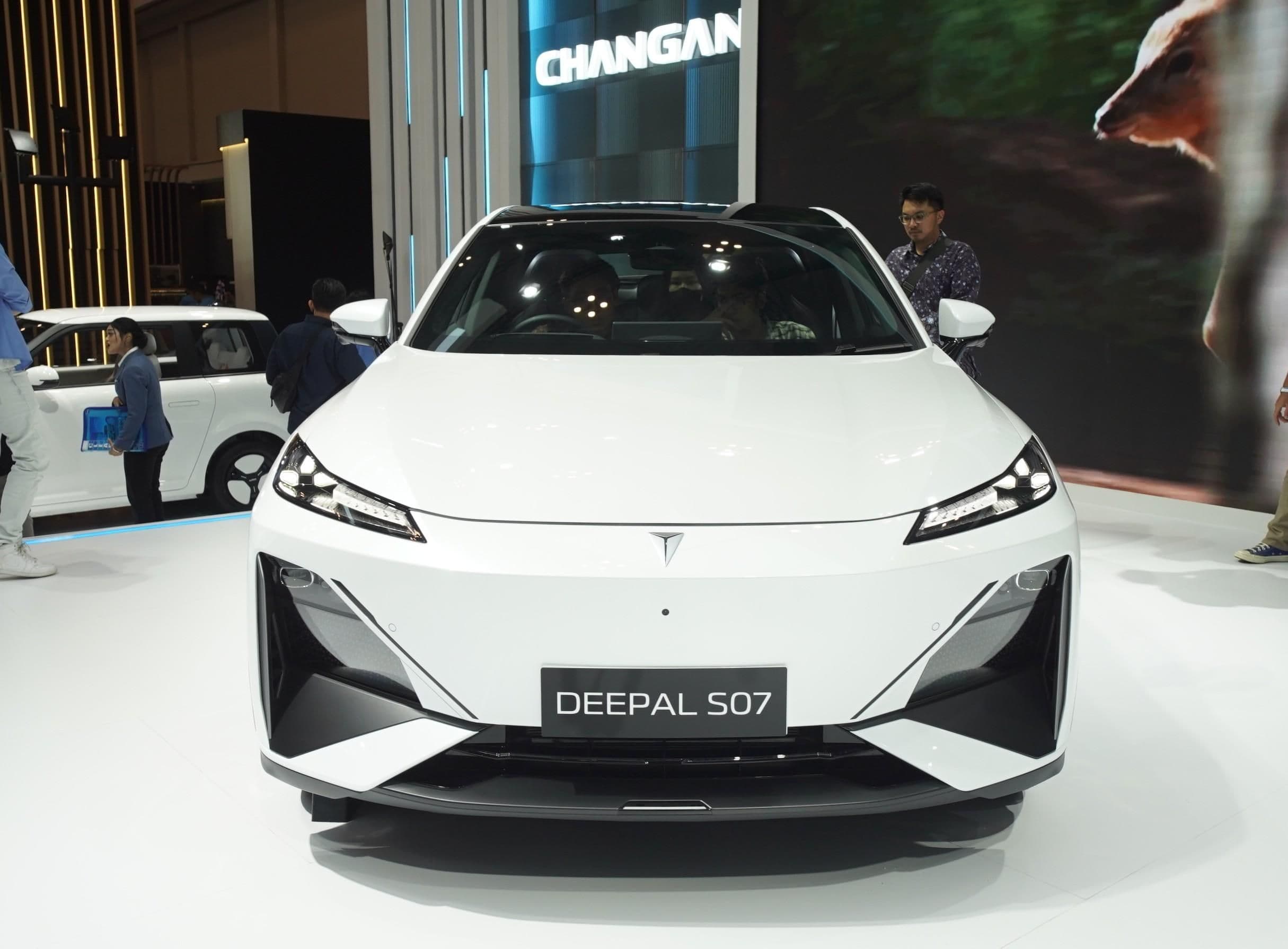 Perdana Berpartisipasi di Gaikindo Jakarta Auto Week 2025, CHANGAN Resmi Luncurkan Deepal S07 dan Lumin untuk Indonesia