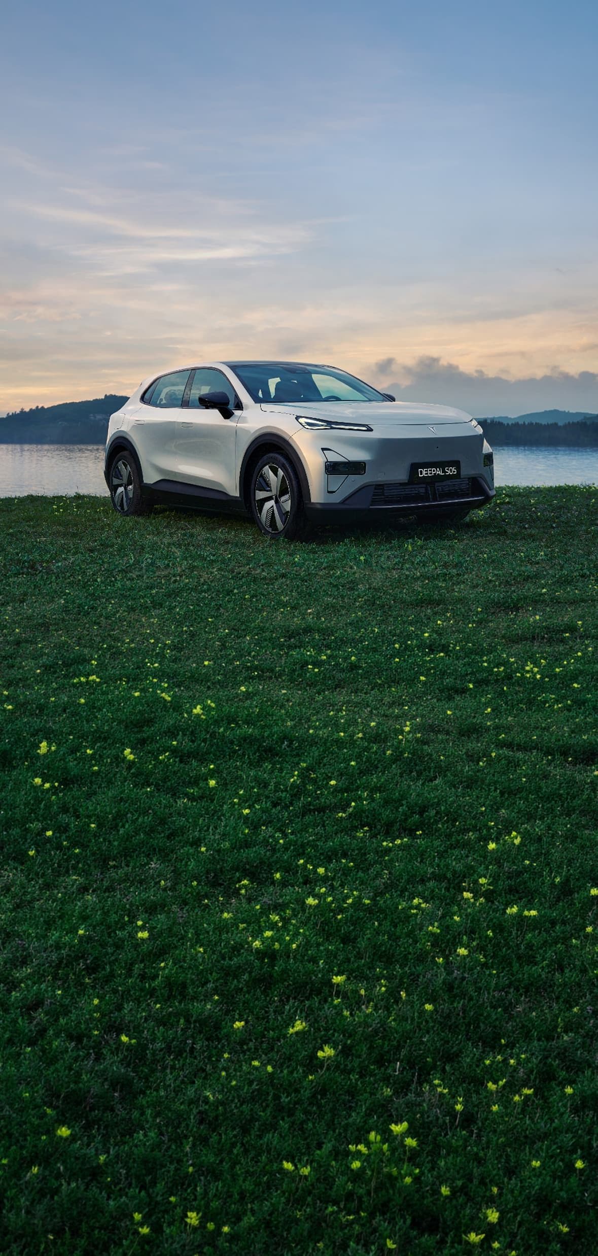 Deepal S07 in an open landscape